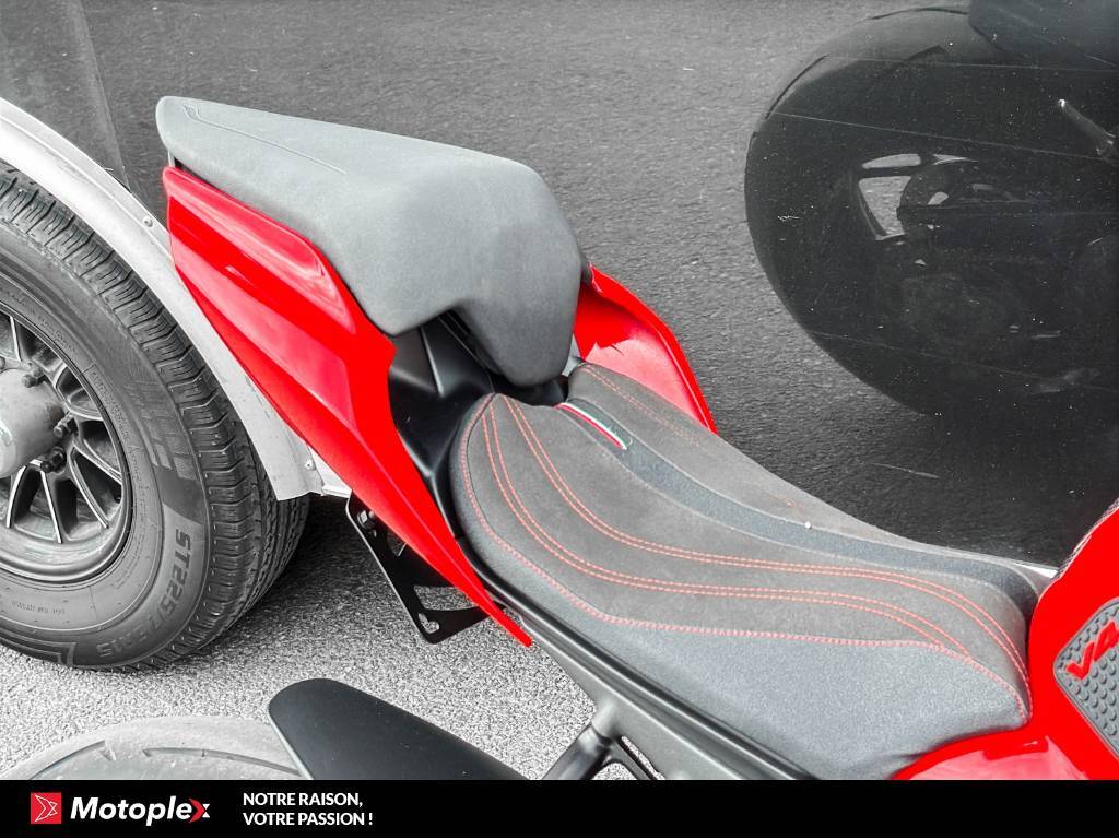 Ducati PANIGALE V4 AKRAPOVIC 2023