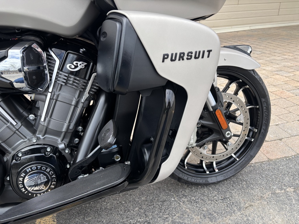 Indian Motorcycles Pursuit Dark Horse 2023