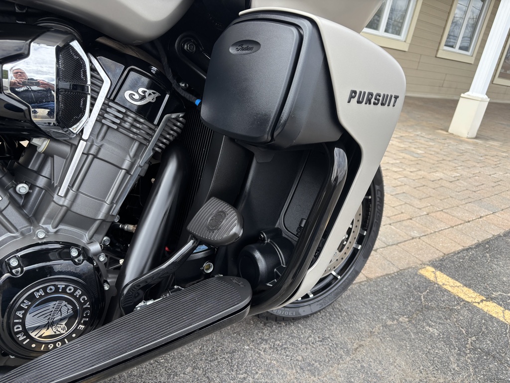 Indian Motorcycles Pursuit Dark Horse 2023
