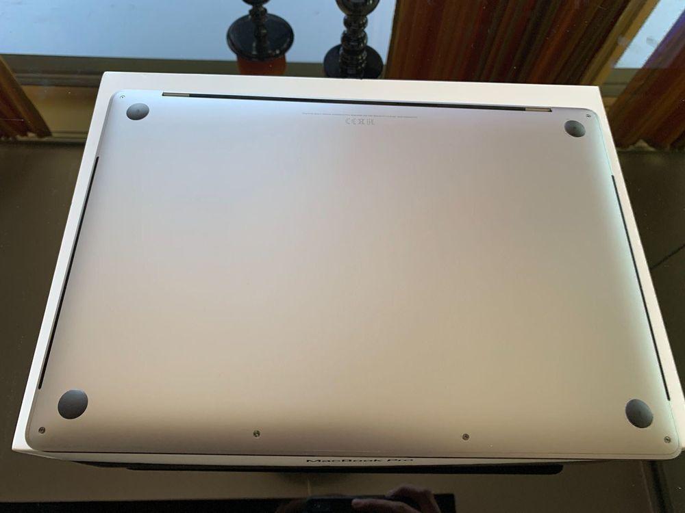 Macbook Pro 15.4" 2019, i7/16GB/256GB