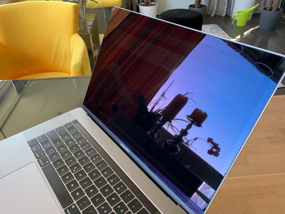 Macbook Pro 15.4" 2019, i7/16GB/256GB