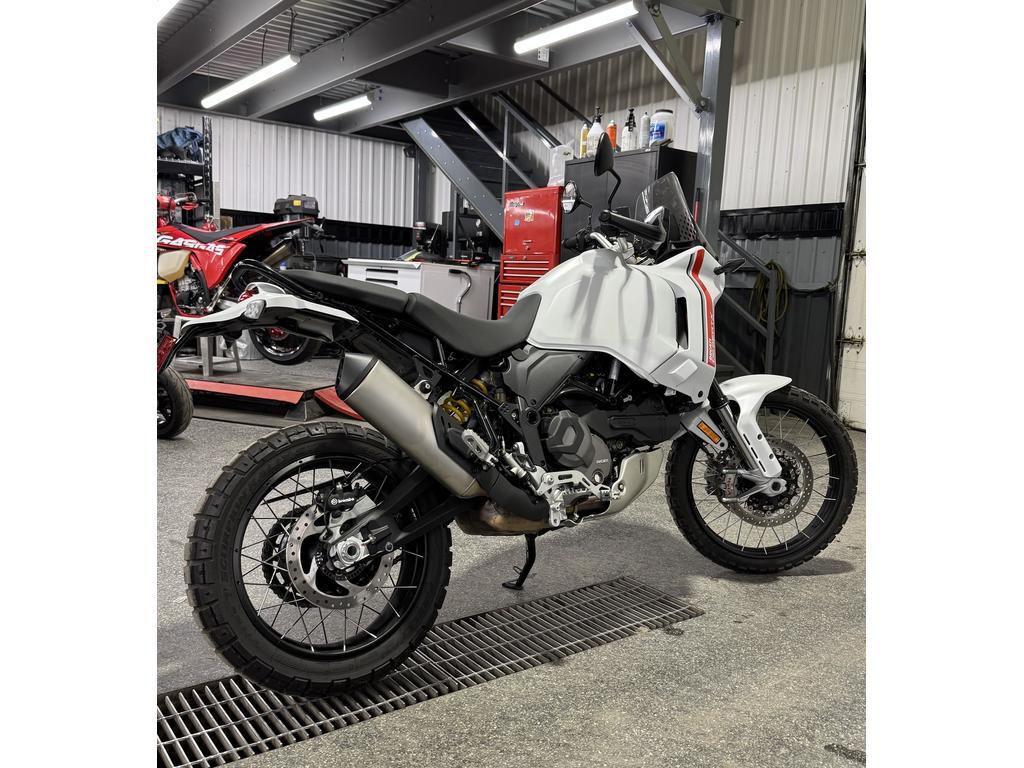 Ducati DesertX 2023