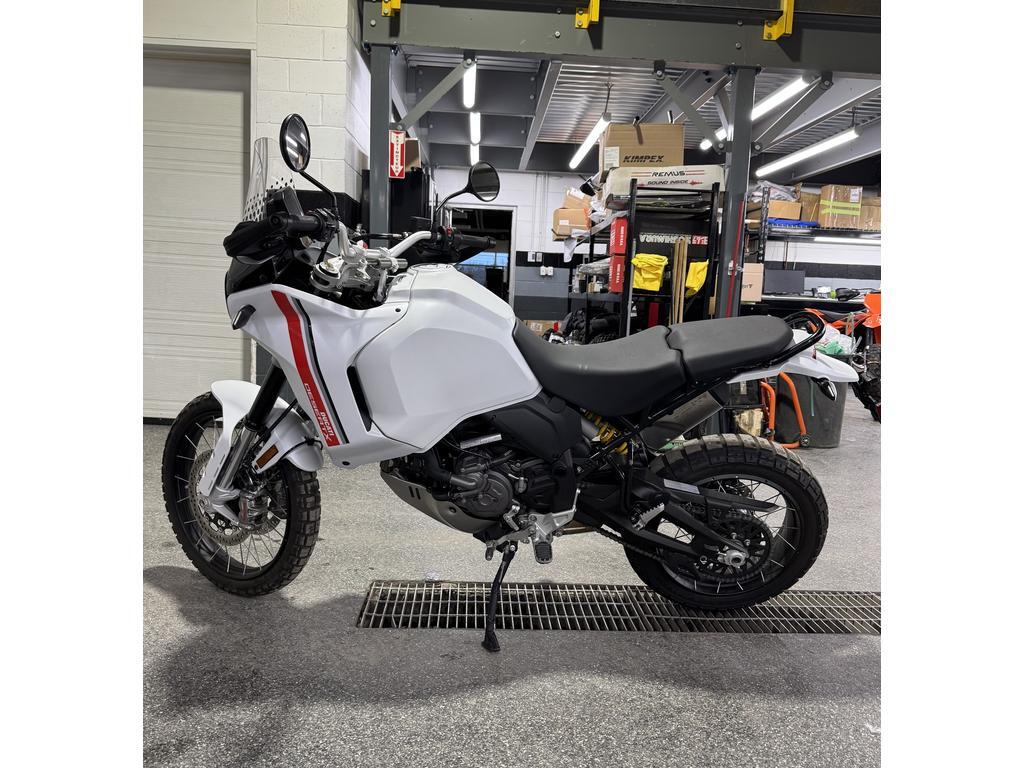 Ducati DesertX 2023