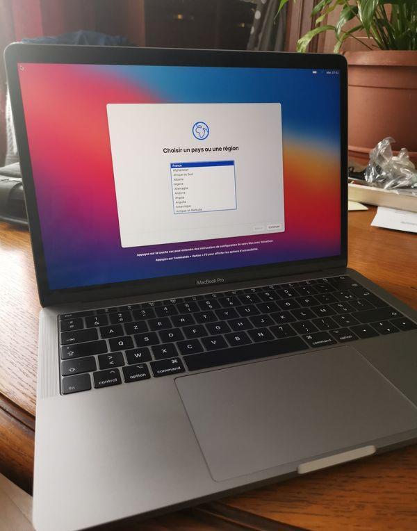 Pc Apple MacBook Pro écran Rétina avec Accéssoires