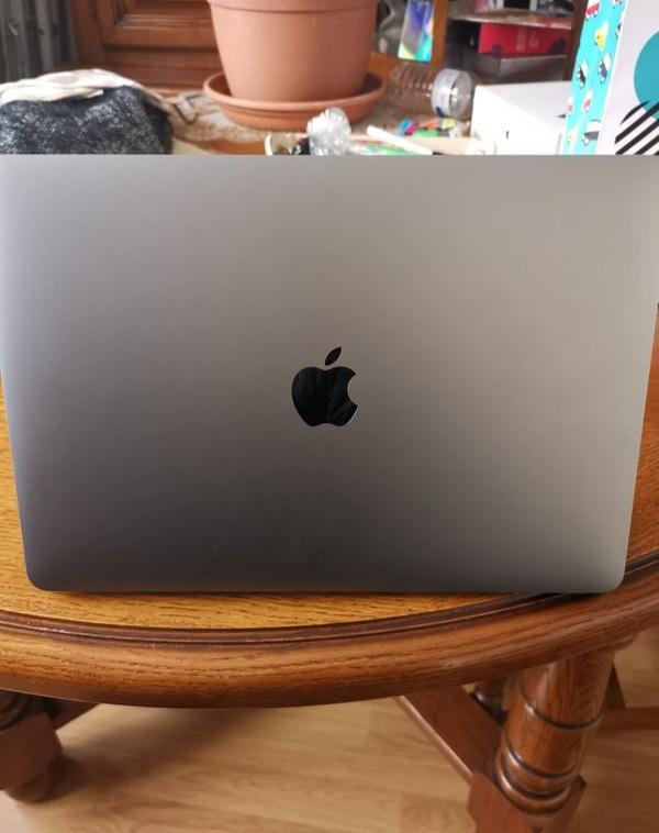 Pc Apple MacBook Pro écran Rétina avec Accéssoires