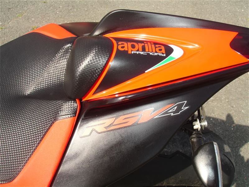 Aprilia RSV Factory R 2015