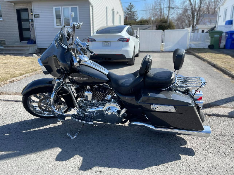 2009 HARLEY DAVIDSON FLHX À VENDRE